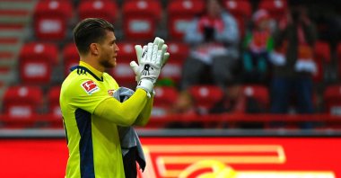 Loris Karius reacts during a friendly against Hanover 96, in Berlin, Germany, Oct. 8, 2020. (AFP Photo) 
