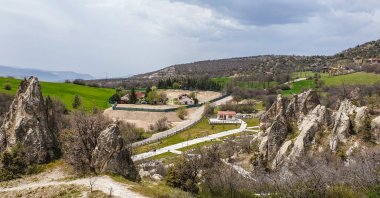 The Abacı fairy chimneys may not be as large as those in Nevşehir but are intriguing nonetheless. (Photo by Argun Konuk)