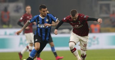 AC Milan's Ante Rebic (R) controls the ball past Inter Milan's Matias Vecino during a Serie A match, in Milan, Italy, Feb. 9, 2020. (AP Photo)