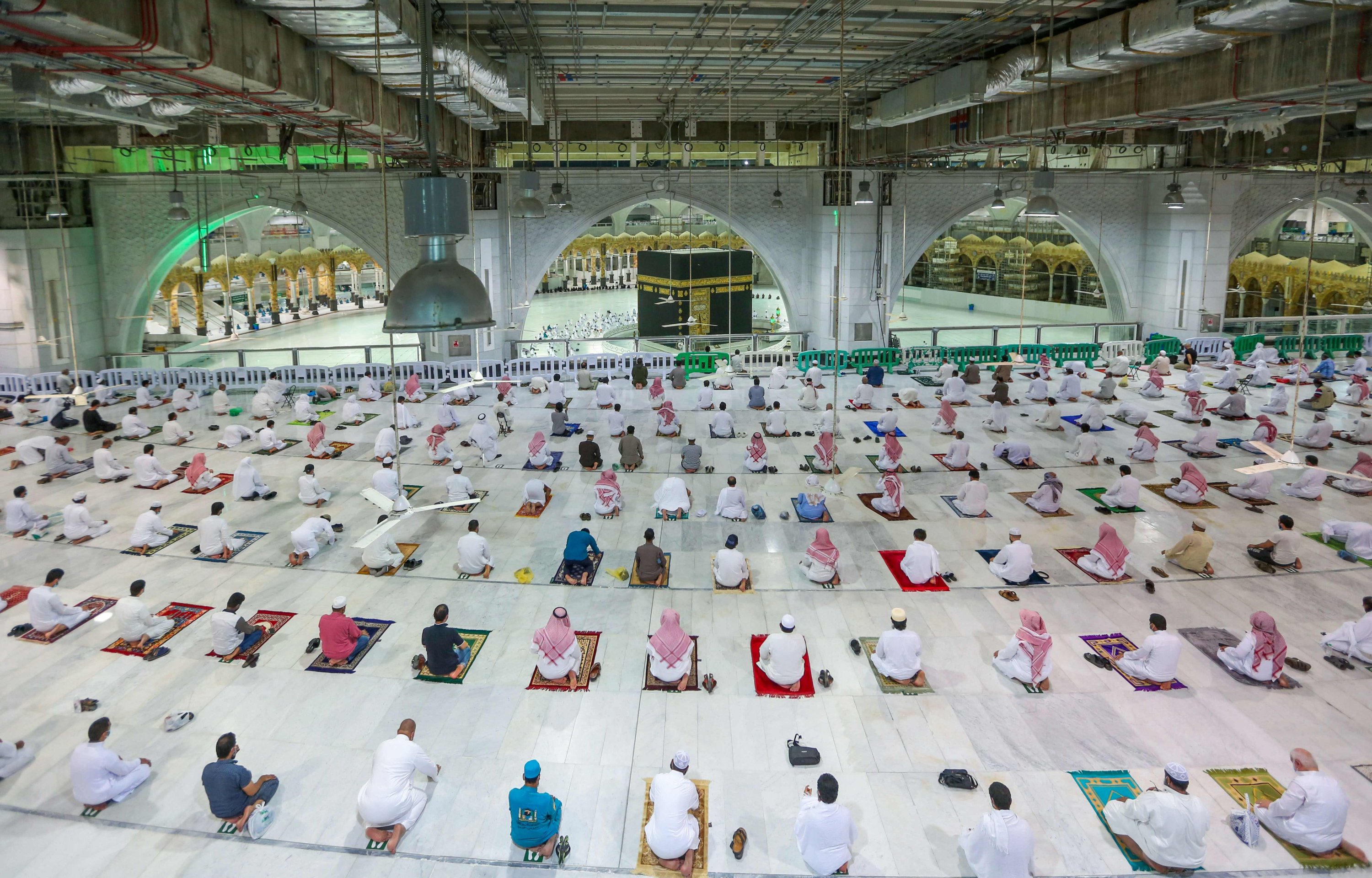 congregational prayers resume at mecca s grand mosque daily sabah