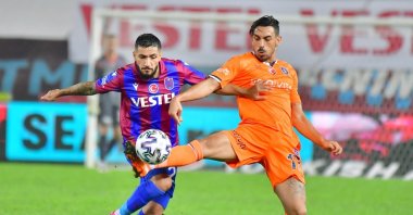 Trabzonspor's Kamil Çörekçi (L) competes for the ball with Başakşehir's Irfan Kahveci during a Süper Lig match Trabzon, northern Turkey, Oct. 17, 2020. (IHA Photo)