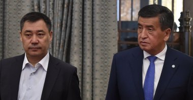 Kyrgyzstan's acting head of state Sadyr Zhaparov (L) and former President Sooronbai Jeenbekov attend the Kyrgyz Parliament extraordinary meeting at the Ala-Archa State Residence, Bishkek,  Kyrgyzstan, Oct. 16, 2020. (AFP Photo)
