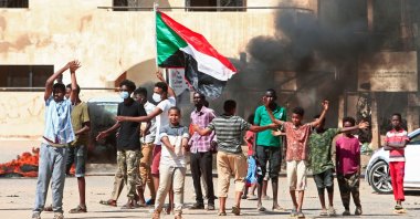 Sudanese protesters take to the streets in Khartoum, Oct. 21, 2020. (AFP Photo)