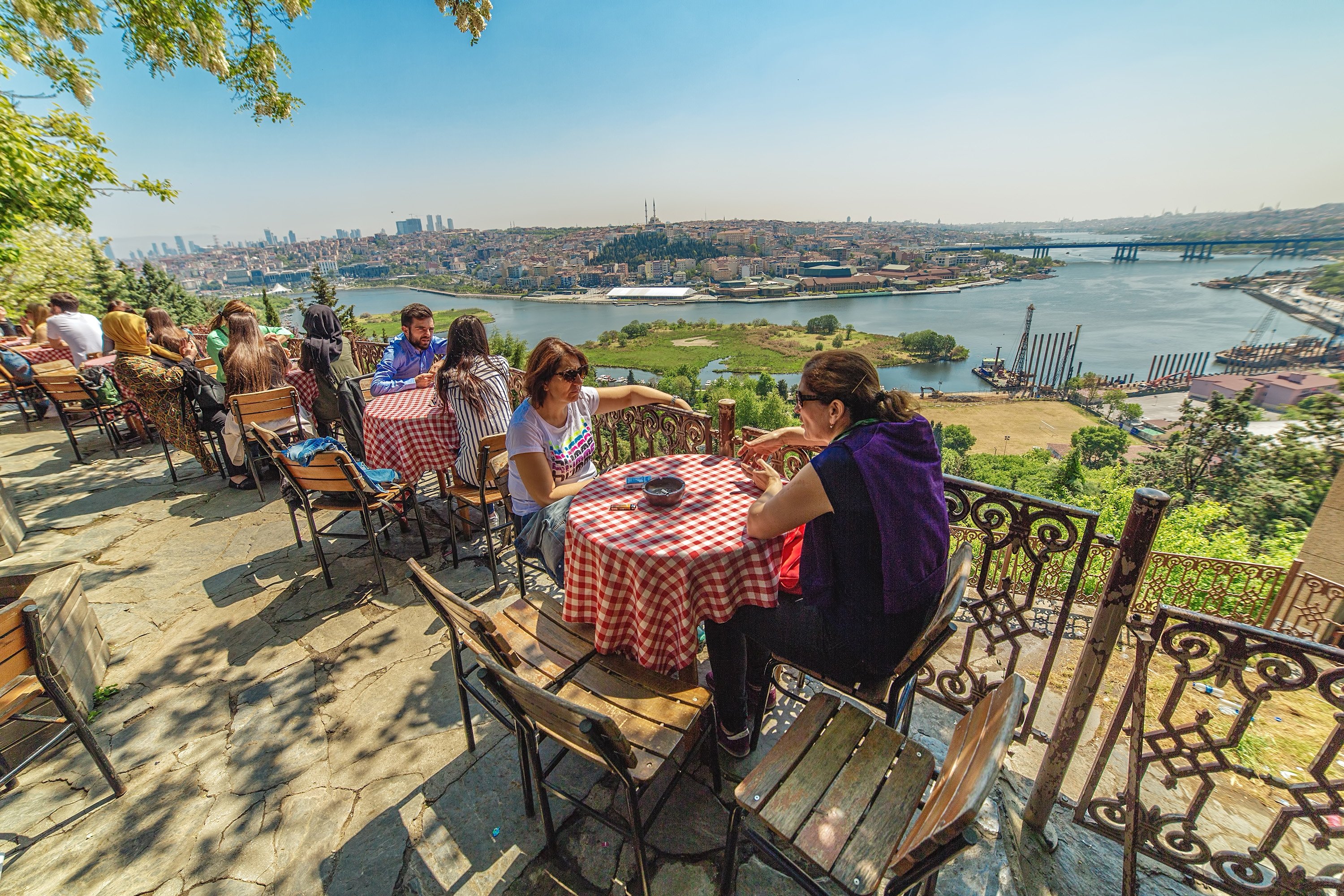 Sip on a glass of Turkish tea at the tea garden atop Pierre Loti Hill in Eyüp, Istanbul. (Shutterstock Photo)