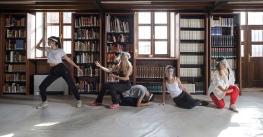 Alexandra Pirici, Parthenon Marbles, ongoing action, 2017.