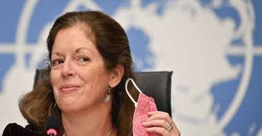 Stephanie Williams, the deputy special representative of the U.N. secretary-general for political affairs in Libya, removes her face mask during a press conference on talks between the rival factions in the Libya conflict, Geneva, Oct. 21, 2020. (AFP)