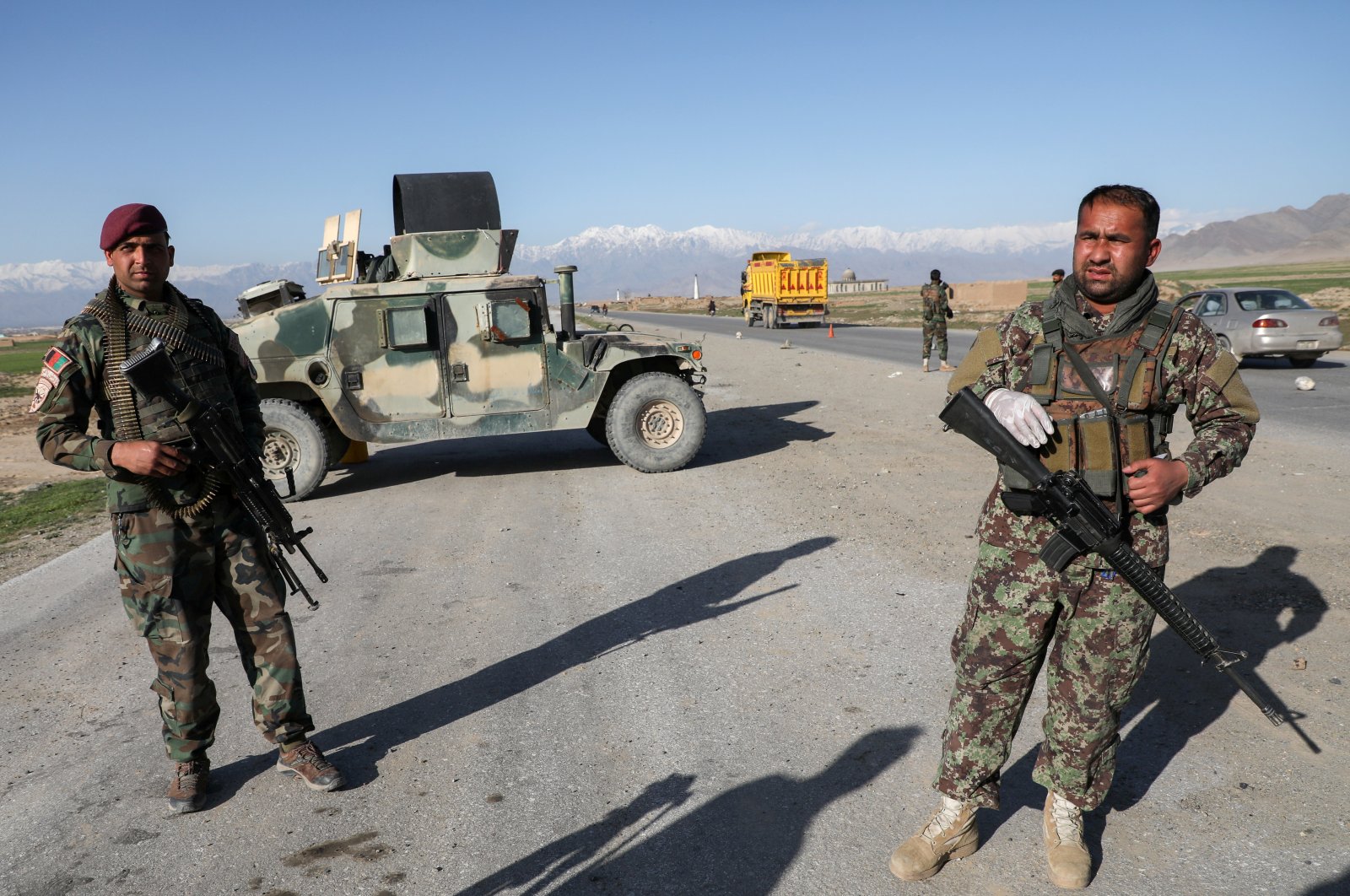 Afghan National Army (ANA) soldiers stand guard at a checkpoint near the Bagram Air Base north of Kabul, April 2, 2020. (REUTERS Photo)