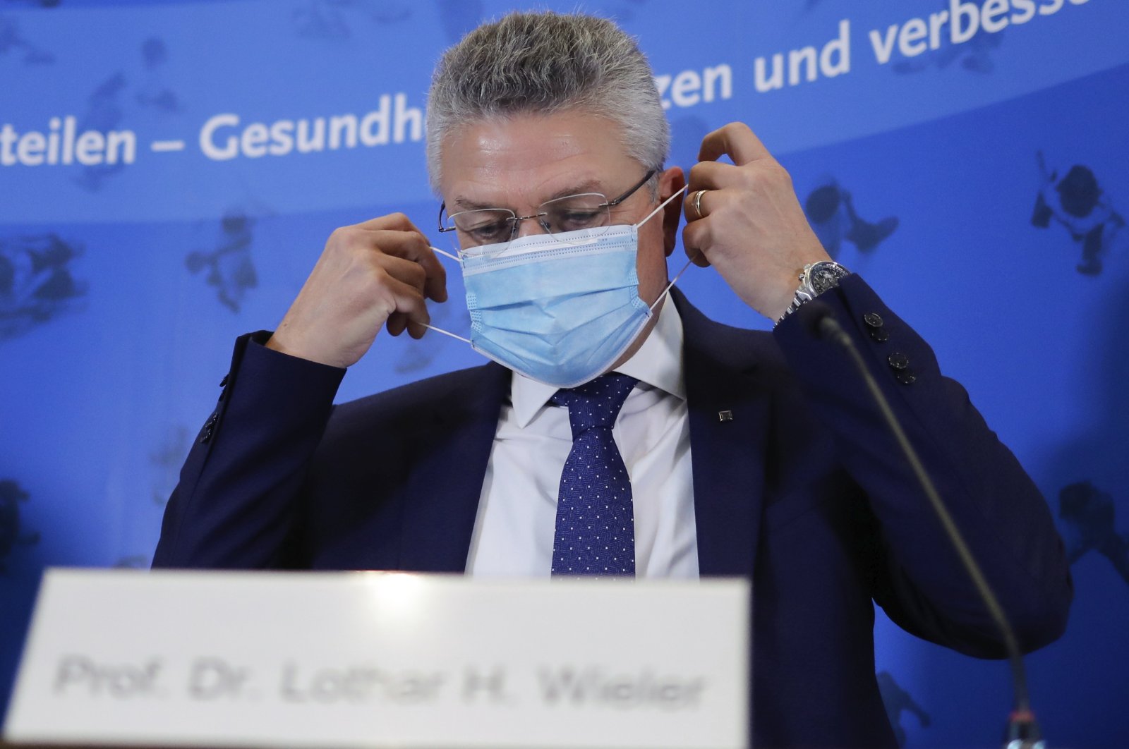The head of the Robert Koch Institute, Germany's federal government agency and research institute responsible for disease control and prevention, Lothar Wieler, arrives for a news conference on the coronavirus and the COVID-19 disease in Berlin, Thursday, Oct. 22, 2020. (AP Photo)