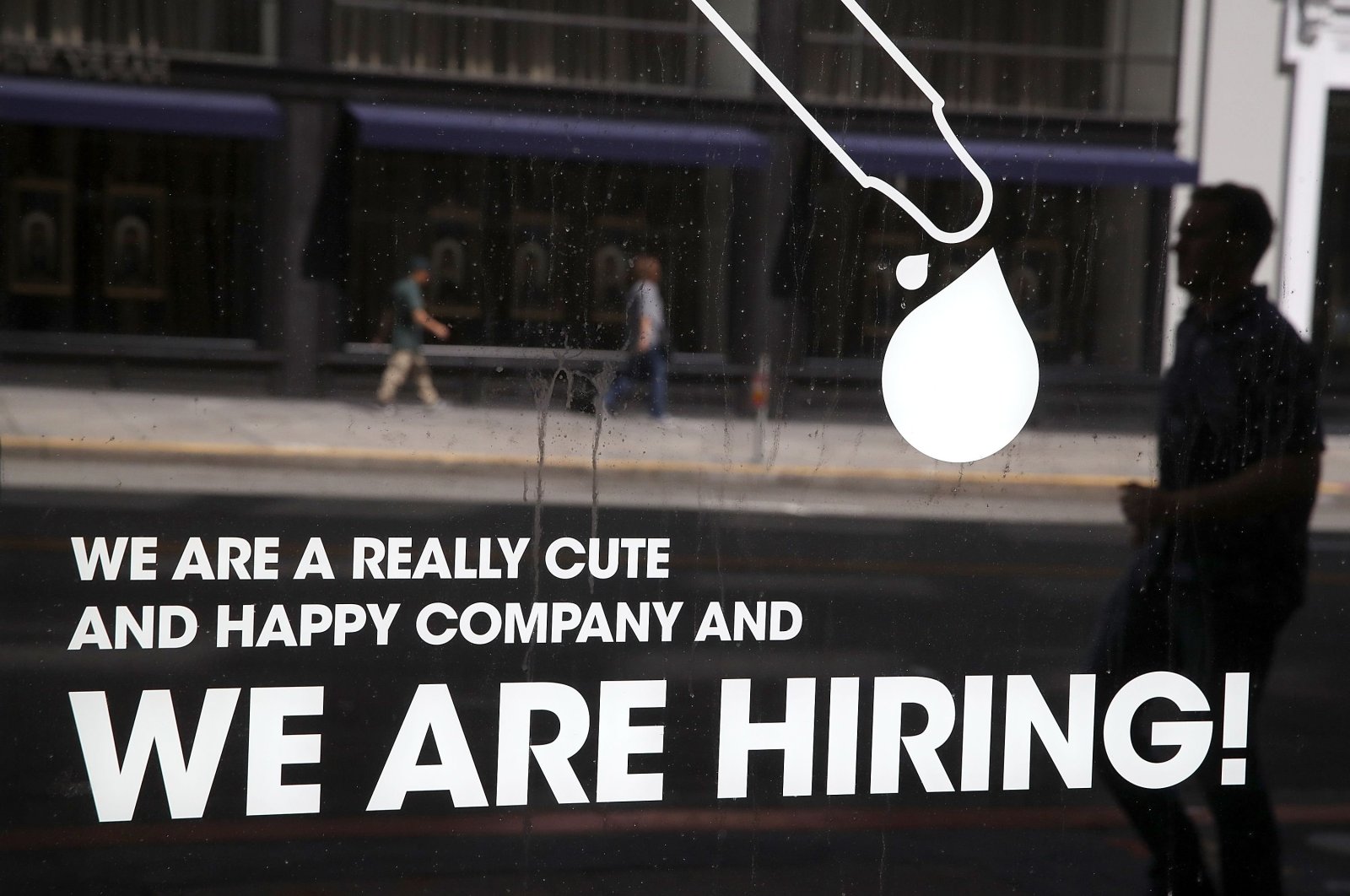 A hiring sign is posted on the window of a business in San Francisco, June 1, 2018. (AFP Photo)