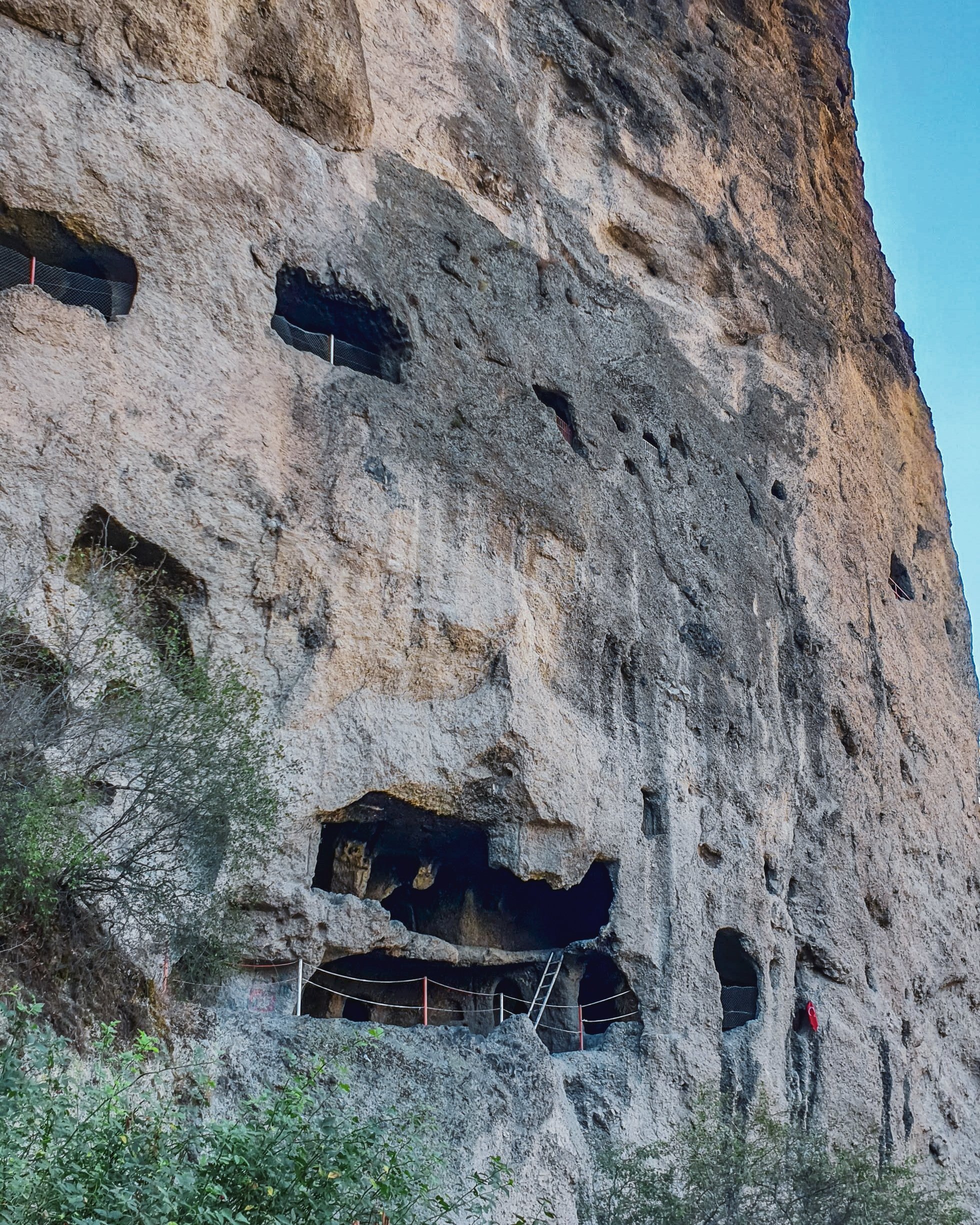 The exterior of İnönü Caves is rugged and mysterious. (Photo by Argun Konuk)