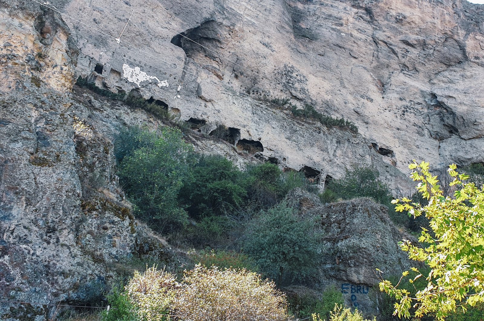 A view of Inönü Caves from down below. (Photo by Argun Konuk)
