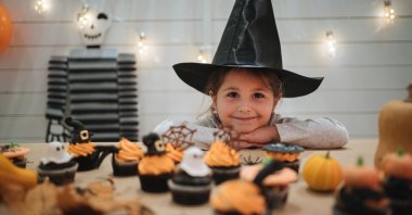Instead of buying store-bought candy, why not try making some fun and easy Halloween treats with your kids? 