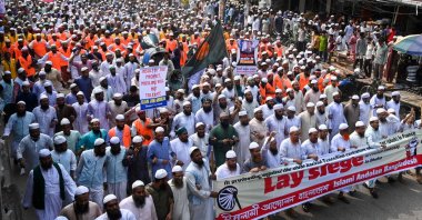 Thousands of Bangladeshi citizens hold a protest march calling for the boycott of French products and denouncing French President Emmanuel Macron for his comments on Prophet Mohammed caricatures, in Dhaka, Bangladesh, Oct. 27, 2020. (AFP)