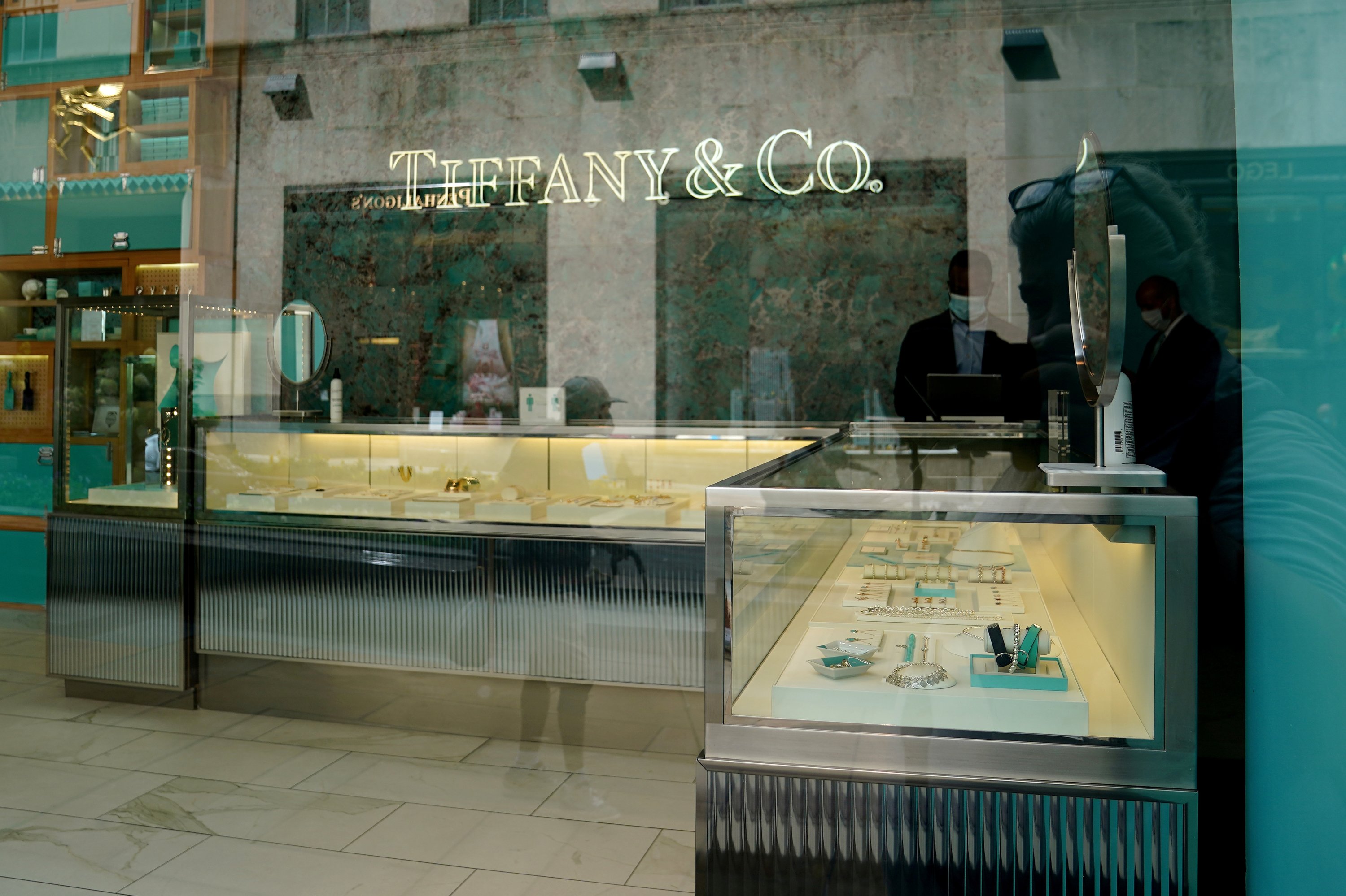 French LVMH, US jeweler Tiffany agree to merger at lower price