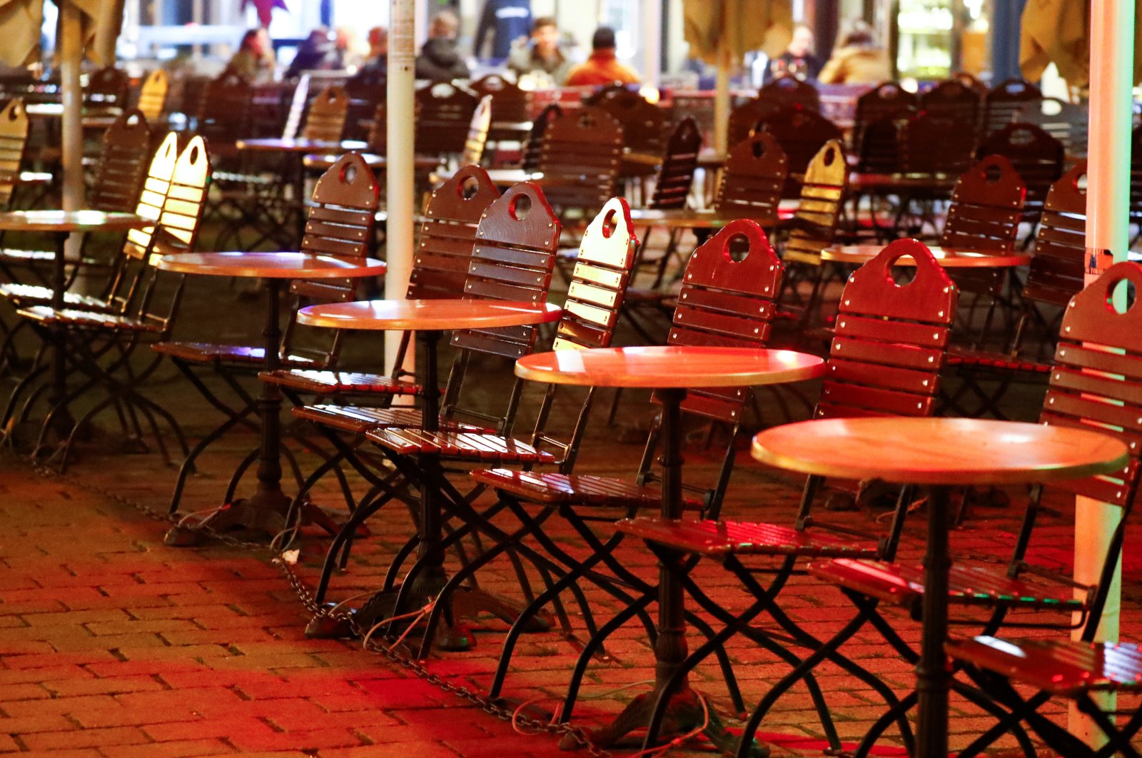 Empty tables of a restaurant are pictured as the coronavirus disease (COVID-19) outbreak continues, in Berlin's Mitte district, Germany, Oct. 28, 2020. (Reuters Photo)