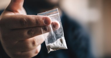 A man holding a ‘small’ amount of cocaine in this file photo. (Shuttestock Photo)