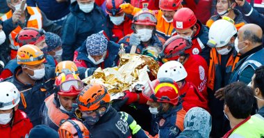 Rescue teams carry 3-year-old Elif Perinçek after she was pulled from the rubble following a 6.6 magnitude earthquake, Izmir, Turkey, Nov. 2, 2020. (AA Photo)
