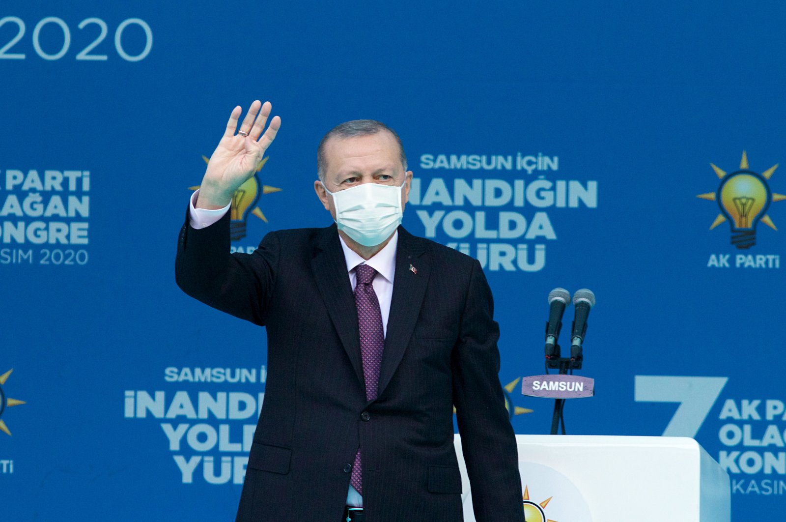 President Recep Tayyip Erdoğan salutes people during the AK Party's provincial congress meeting in Samsun province, Turkey, Nov. 1, 2020. (AA)