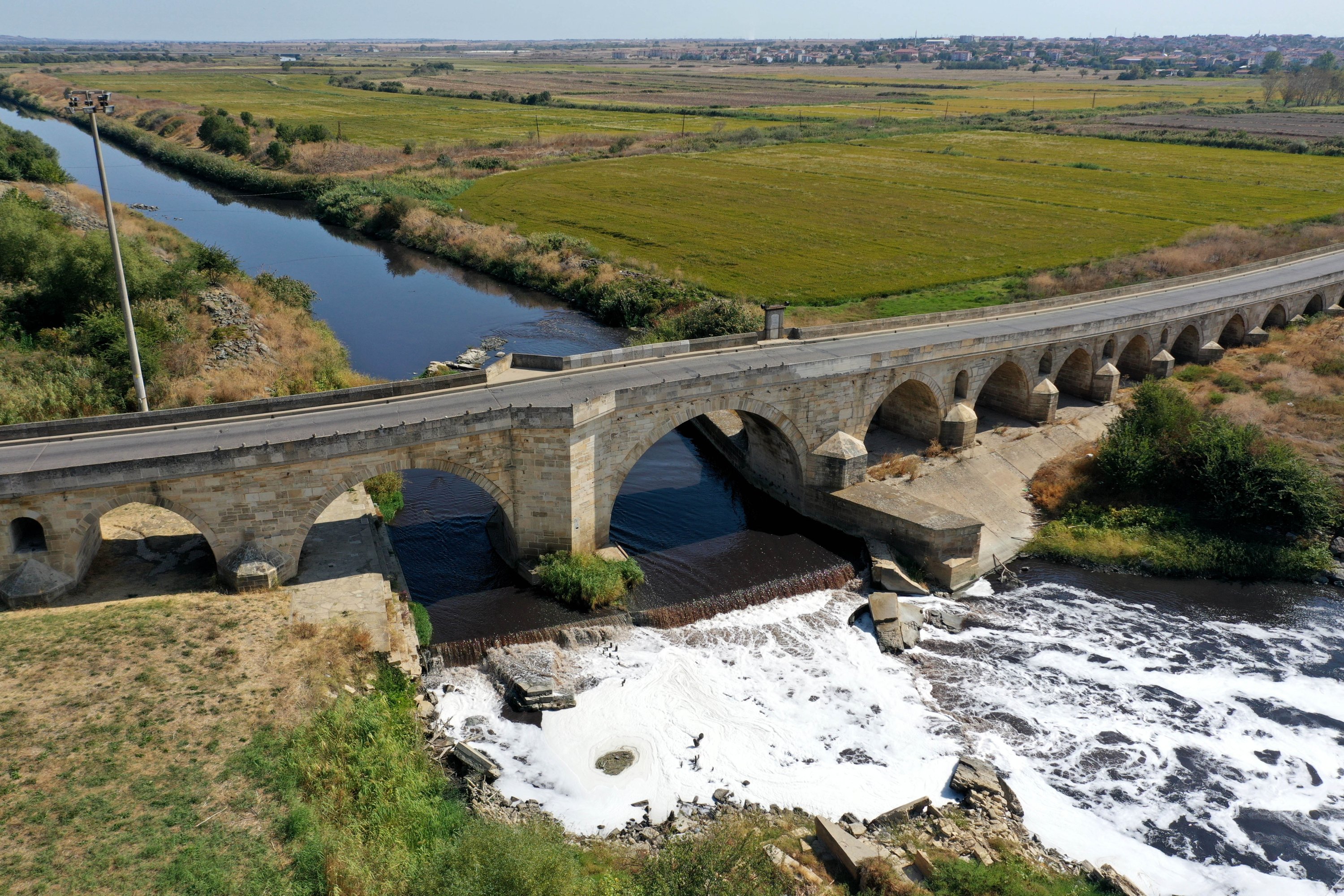 The Uzunköprü bridge, connecting Anatolia and the Balkans, spans the Ergene River, Edirne, northwestern Turkey, Nov. 1, 2020. (AA PHOTO)