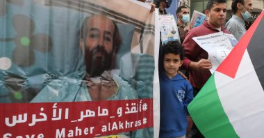 Palestinians carry placards demanding the release of administrative detainee, Maher al-Akhras, from Israeli custody during a demonstration after his health has deteriorated while on hunger strike for nearly 100 days, Hebron, Palestine, Nov. 3, 2020. (AFP Photo)