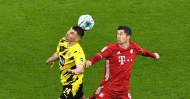 Dortmund's Thomas Meunier, left, and Bayern's Robert Lewandowski challenge for the ball during the German Bundesliga soccer match between Borussia Dortmund and Bayern Munich in Dortmund, Germany, Saturday, Nov. 7, 2020. (AP Photo/Martin Meissner, Pool)
