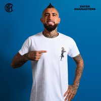 Inter star Arturo Vidal poses in t-shirt with cartoon made by Gökçen Eke on it. (Taken from Inter's official Twitter account, Nov. 5, 2020) 