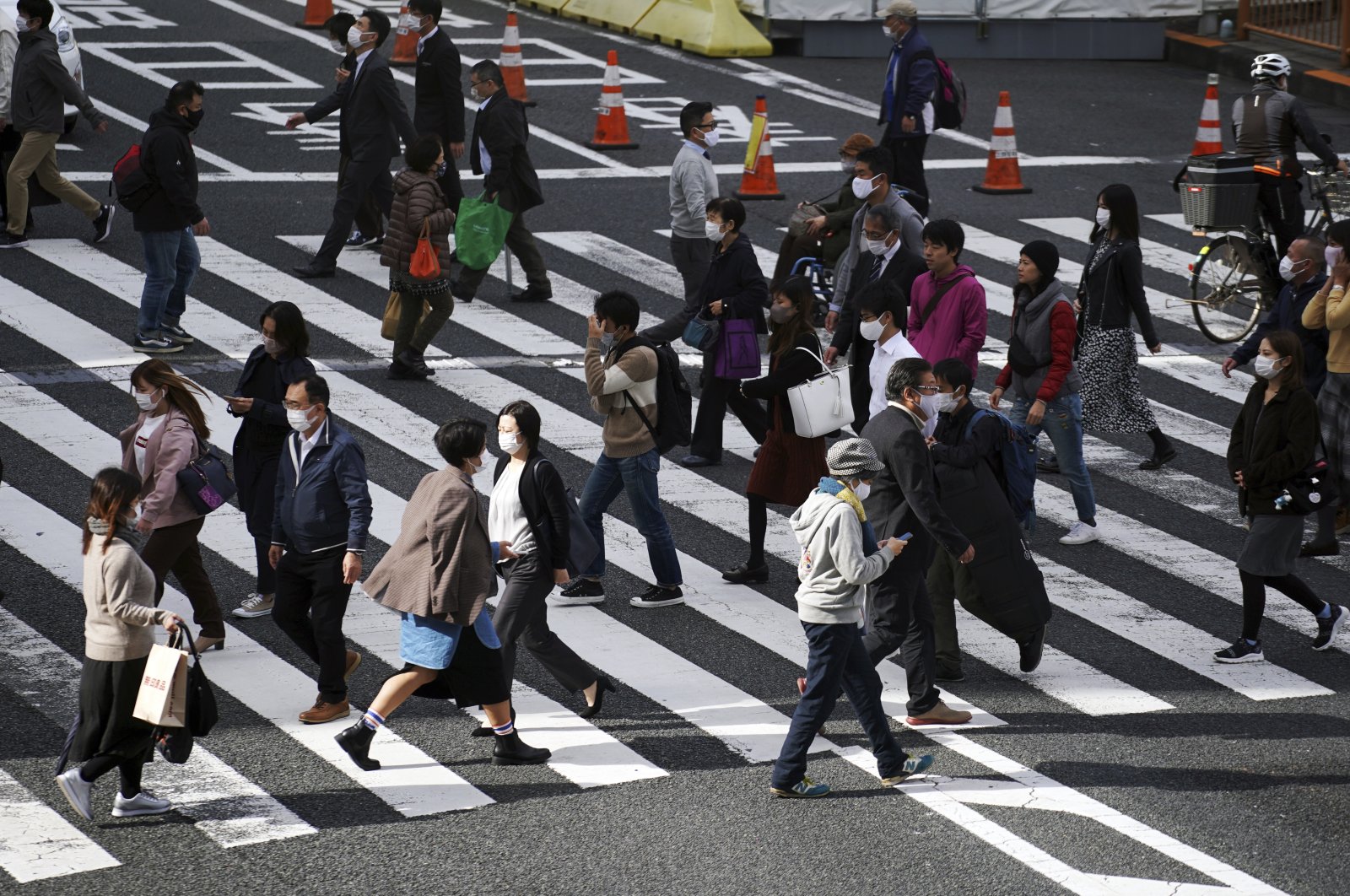 Pandemic-hit Japanese firms introduce early retirement | Daily Sabah