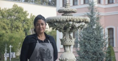 Mexican artist Sofia Chavez poses at Dolmabahçe Palace, Istanbul, Turkey, Nov. 9, 2020. (AA Photo)