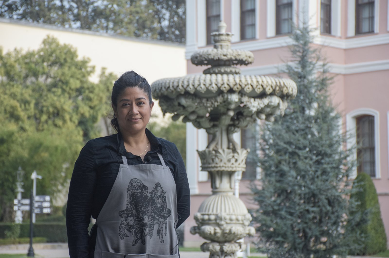 Mexican artist Sofia Chavez poses at Dolmabahçe Palace, Istanbul, Turkey, Nov. 9, 2020. (AA Photo)