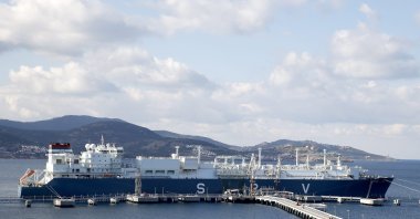 GDF Suez Neptune floating storage and regasification unit (FSRU) seen anchored at the Aliağa district of western Izmir province, Turkey, Dec. 15, 2016. (AA Photo)