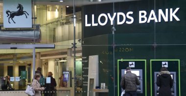 Customers use ATMs at a branch of Lloyds Bank in London, Feb. 21, 2017. (Reuters Photo)