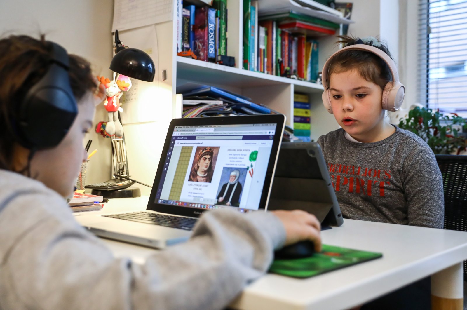 Children of a primary school study online from home in Warsaw, Poland, November 9, 2020, amid the ongoing COVID-19 pandemic. (EPA Photo)