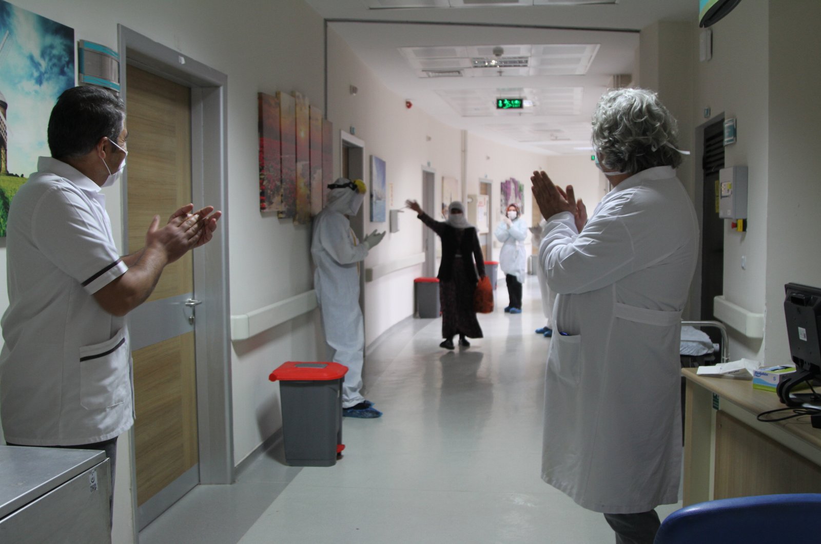 Staff applaud as a COVID-19 patient salutes them while leaving the coronavirus unit at a hospital in the Özalp district of Turkey's eastern Van province, Nov. 9, 2020. (AA Photo)