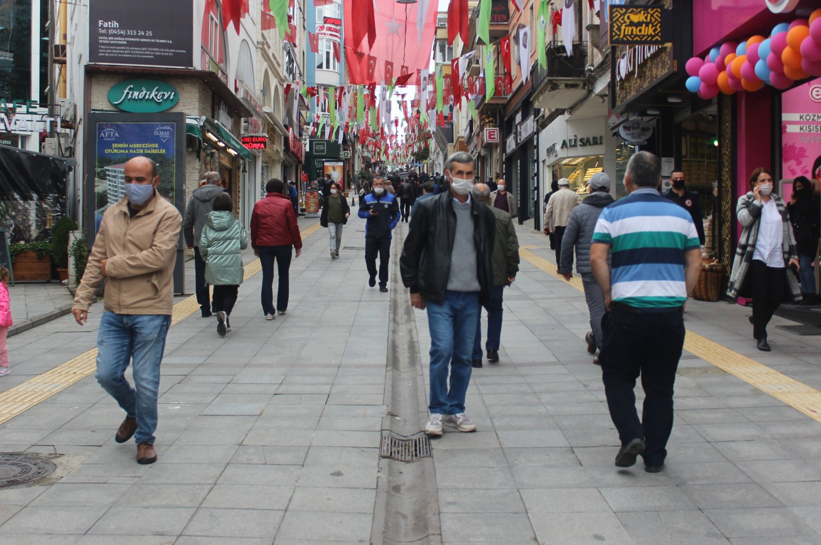 People wearing protective masks walk on a street in Giresun, northern Turkey, Nov. 12, 2020. (İHA Photo) 