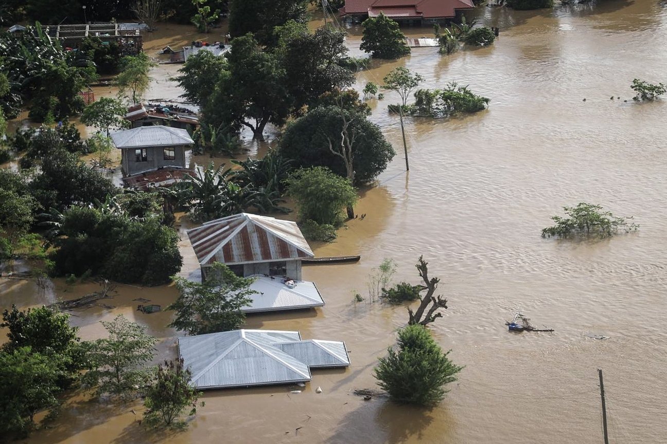 A handout photo made available by the Philippine Coast Guard shows an aerial view of houses submerged in water following the aftermath of typhoon Vamco in the Cagayan region, northern Luzon, Philippines, Nov. 14, 2020. (EPA Photo)