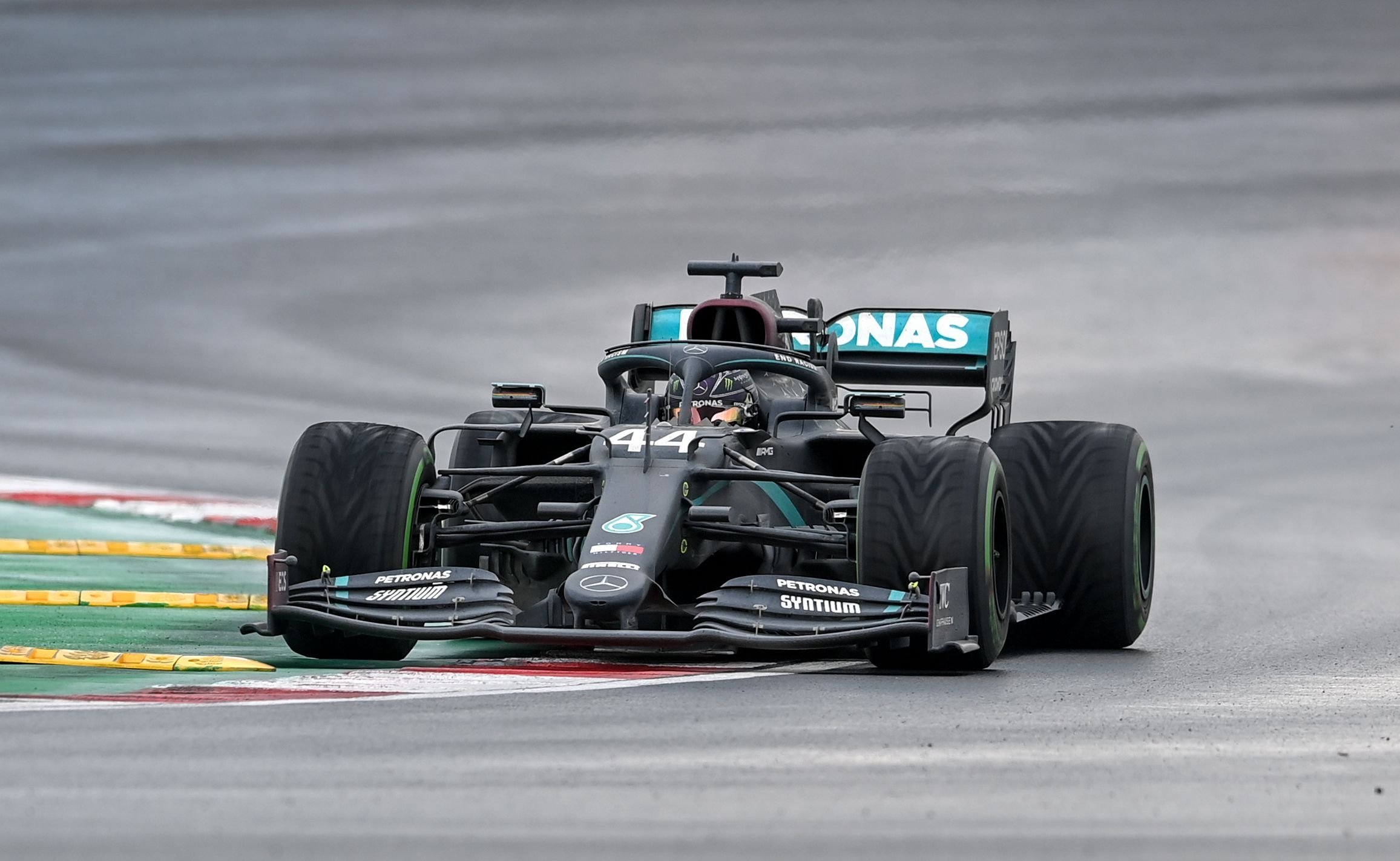 Mercedes' driver Lewis Hamilton drives during the Formula One Turkish Grand Prix in Istanbul, Turkey, Nov. 15, 2020. (AFP Photo)