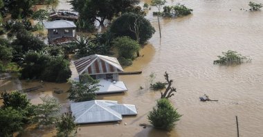 A handout photo made available by the Philippine Coast Guard shows an aerial view of houses submerged in water following the aftermath of typhoon Vamco in the Cagayan region, northern Luzon, Philippines, Nov. 14, 2020. (EPA Photo)