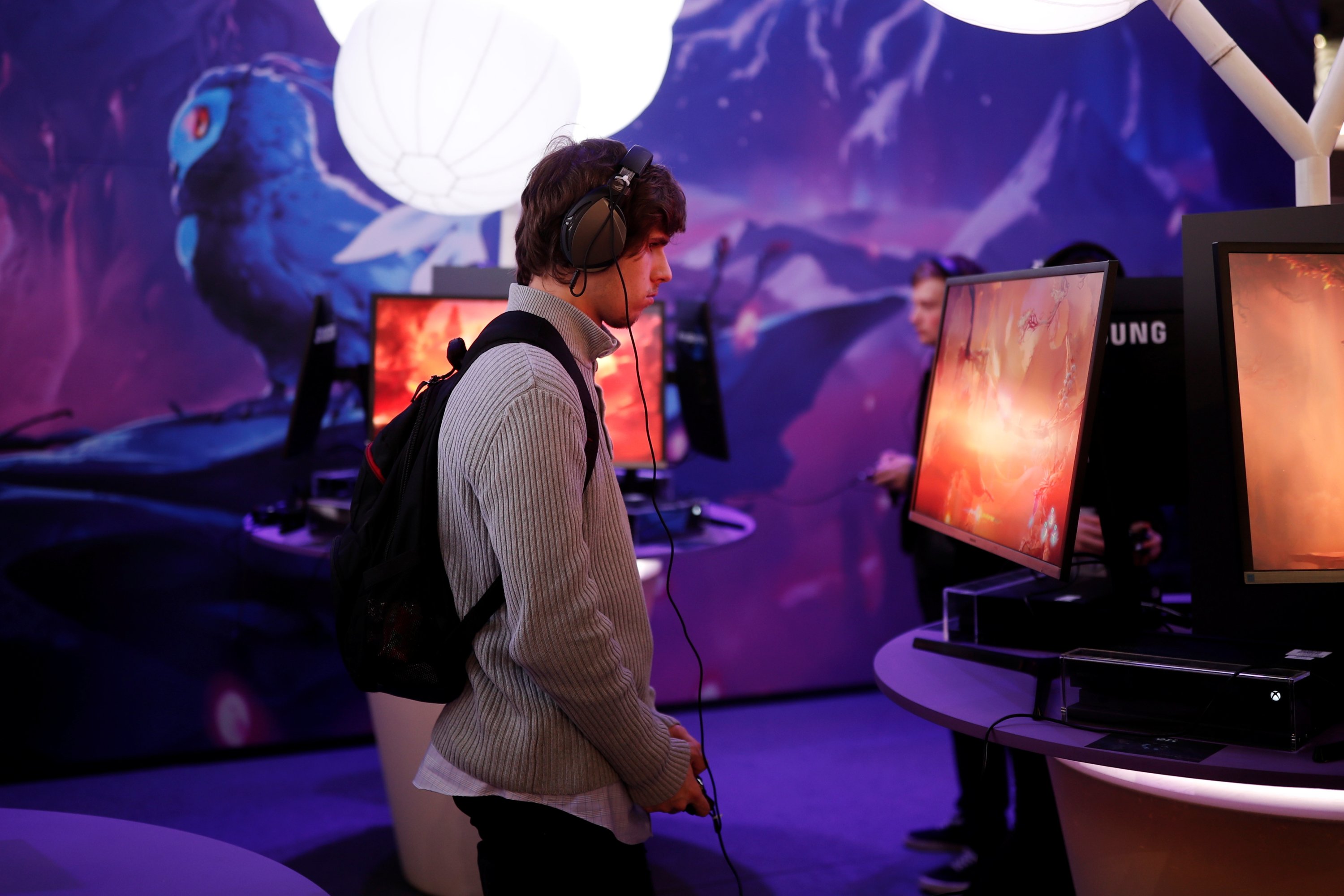 A gamer plays the game 'Ori and the Will of the Wisps' at the Paris Games Week (PGW), a trade fair for video games in Paris, France, October 25, 2018. (REUTERS Photo)