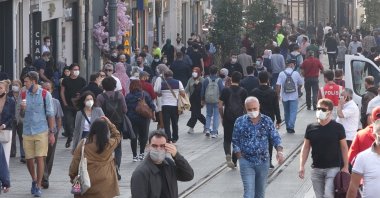 People walk on Istiklal Street in Istanbul, Turkey, Nov. 17, 2020. (DHA Photo)