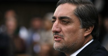 Afghan peace negotiator Abdullah Abdullah answers questions from the international media at his house in Kabul November 1, 2009. (Reuters Photo)