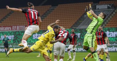 Verona's Marco Silvestri (R) saves as AC Milan's Zlatan Ibrahimovic (L) tries to score during a match, in Milan, Italy, Nov. 8, 2020. (AP Photo) 