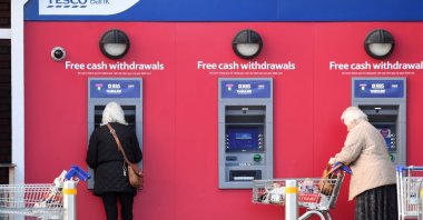 Customers use RBS branded automated teller machines (ATMs), at a Tesco Bank cash point, in Liverpool, northwest England, on Nov. 7, 2016. (AFP Photo)