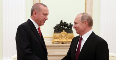 President Recep Tayyip Erdoğan (L) shakes hands with Russian President Vladimir Putin prior to their talks at the Kremlin in Moscow, Jan. 23, 2019. (AP)