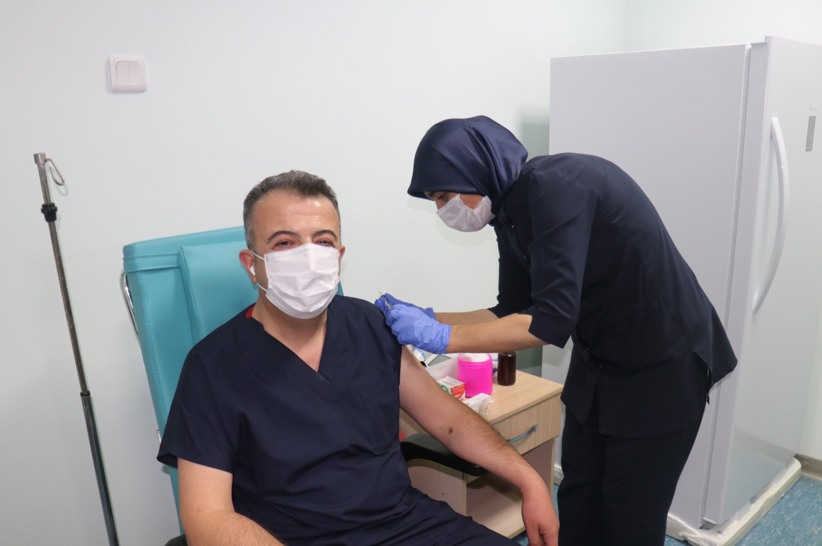A volunteer is inoculated with the CoronaVac experimental vaccine, Malatya, eastern Turkey, Nov. 21, 2020. (İHA Photo)