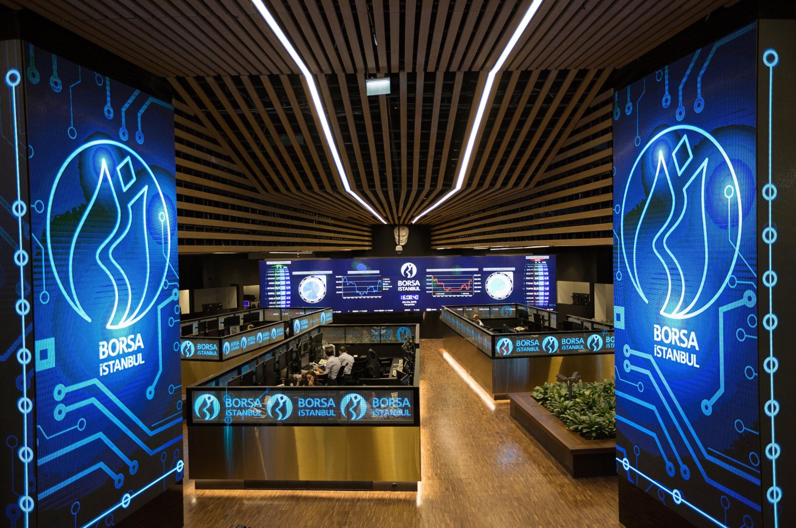 Traders work at their desks on the floor of Borsa Istanbul in Istanbul, Turkey, June 4, 2020. (IHA Photo)