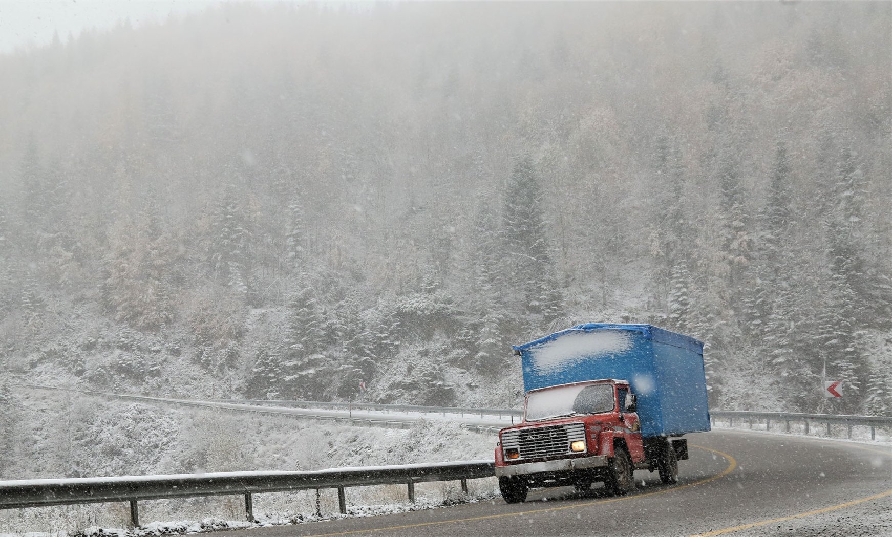 Turkey Welcomes First Snowfall of the Season Amidst Recent Heavy Snow in Japan