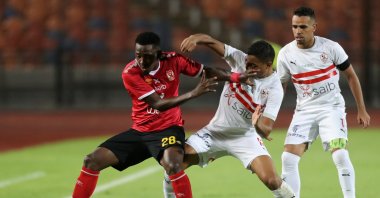  Al Ahly's Junior Ajayi (L) in action with Zamalek's Mostafa Mohamed Ahmed Abdalla during an Egyptian Premier League match in Cairo, Egypt, Aug. 22, 2020. (Reuters Photo)
