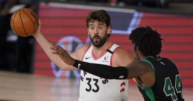 Marc Gasol (L) and Robert Williams III in action during an NBA game between the Toronto Raptors and Boston Celtics, in Lake Buena Vista, Florida, U.S, Nov. 24, 2020. (AP Photo)
