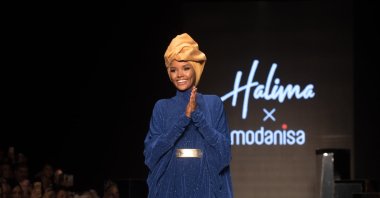 Halima Aden accepts greetings following the show named after her featuring a headscarf collection, Istanbul, April 20, 2019. (FILE Photo)