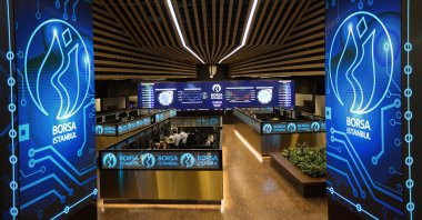 Traders work at their desks on the floor of the Borsa Istanbul in Istanbul, Turkey, June. 4, 2015. (IHA Photo)